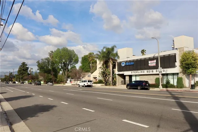 $1,999 | 6016 Fallbrook Avenue, Unit 200, Woodland Hills, CA 91367