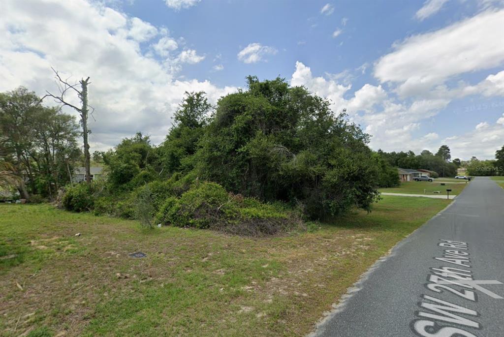 0 Southwest 27th Avenue Road Ocala, FL 34473 - Photo 4 of 7 a view of a street with a yard
