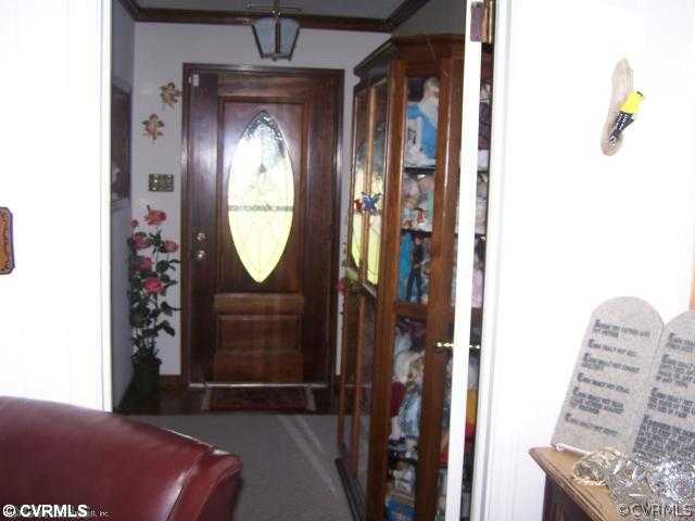 4135 Quinton Road Quinton, VA 23141 - Photo 3 of 10 Foyer - Come on in!