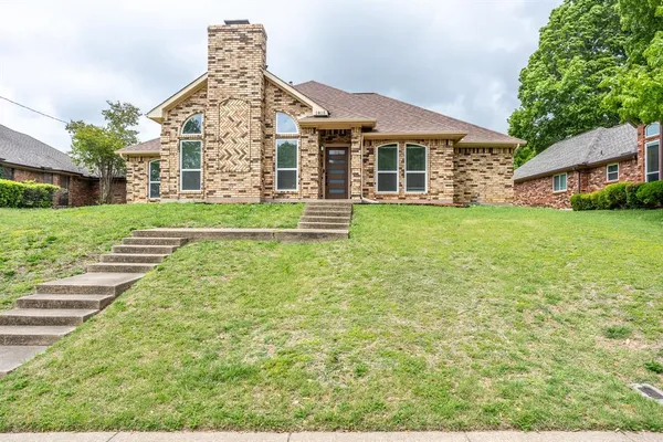 $375,000 | 1815 Seabrook Drive, Duncanville, TX 75137
