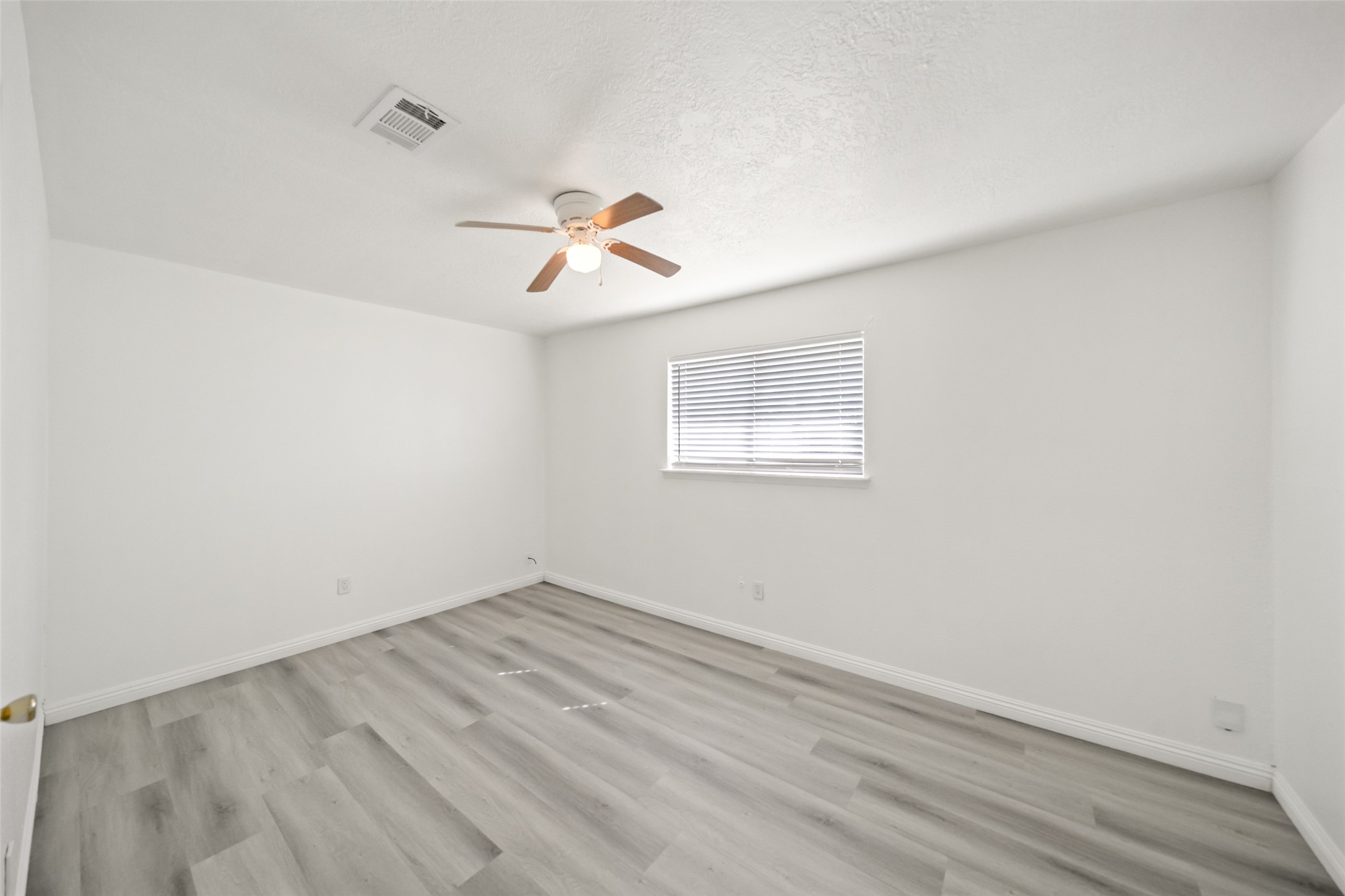 5726 Yorkgate Drive Spring, TX 77373 - Photo 17 of 20 an empty room with a window and ceiling fan