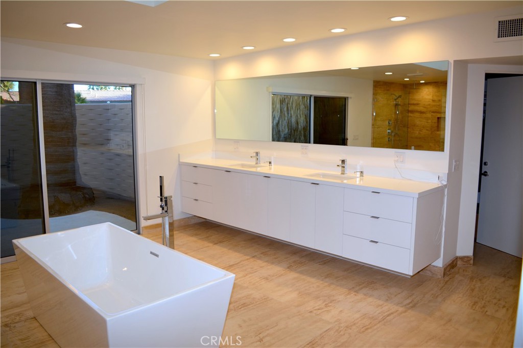 40231 Club View Drive Rancho Mirage, CA 92270 - Photo 17 of 37 a spacious bathroom with a tub sink and mirror