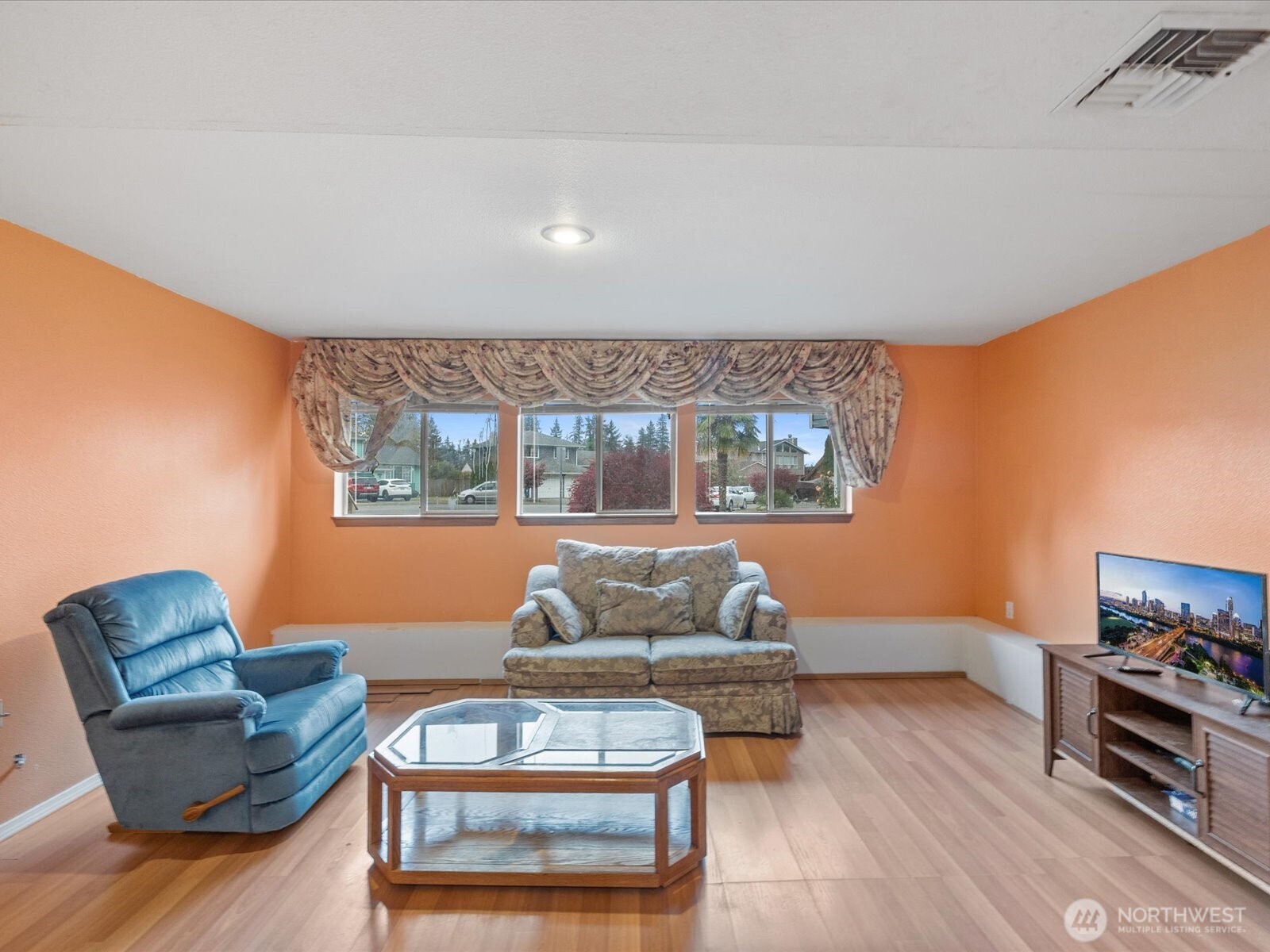 5411 158th Place Southwest Edmonds, WA 98026 - Photo 25 of 38 a living room with furniture and a window