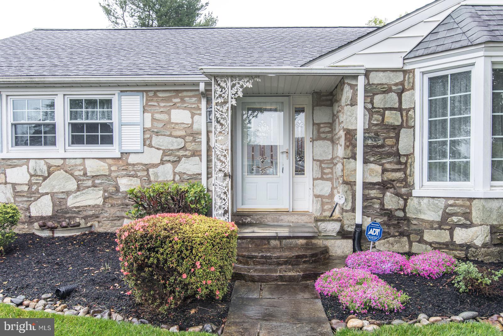 460 Leonard Road Huntingdon Valley, PA 19006 - Photo 4 of 52 Gallery Image 4