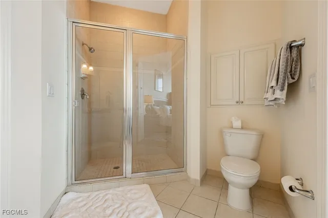 a bathroom with a toilet and a shower