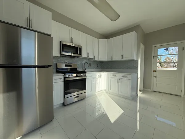 $1,975 | 846 Broadway, Unit 2R, Bayonne, NJ 07002