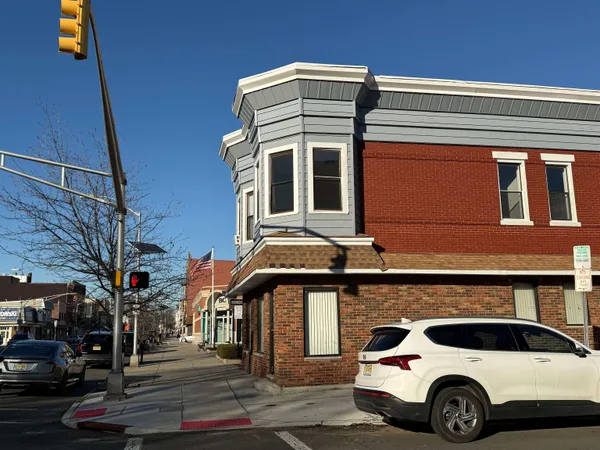 $1,975 | 846 Broadway, Unit 2R, Bayonne, NJ 07002