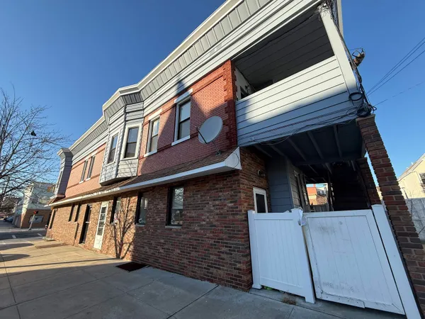 $1,975 | 846 Broadway, Unit 2R, Bayonne, NJ 07002