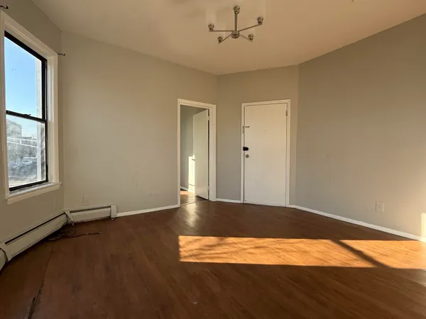$1,975 | 846 Broadway, Unit 2R, Bayonne, NJ 07002