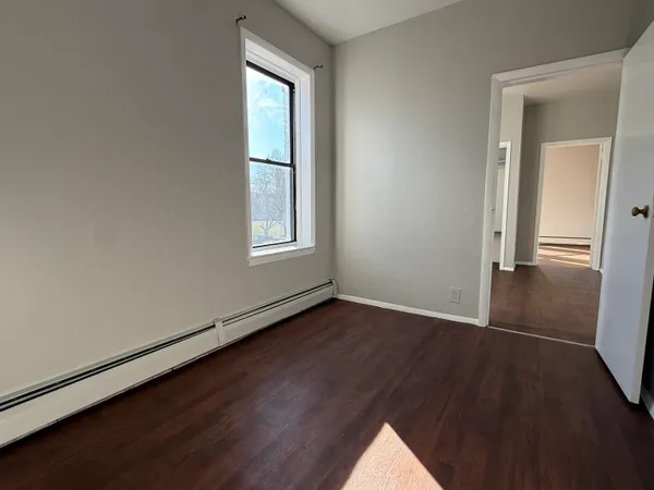 $1,975 | 846 Broadway, Unit 2R, Bayonne, NJ 07002