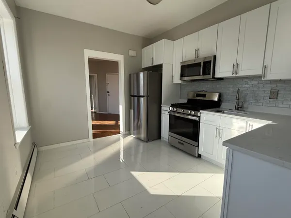 $1,975 | 846 Broadway, Unit 2R, Bayonne, NJ 07002