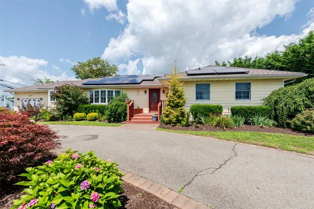 $689,000 | 3275 Bay Front Drive, Baldwin, NY 11510