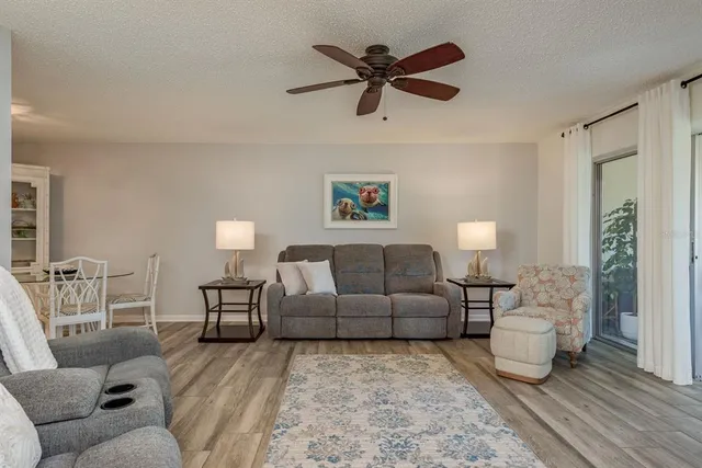 $369,900 | 409 Stirling Terrace, Dunedin, FL 34698