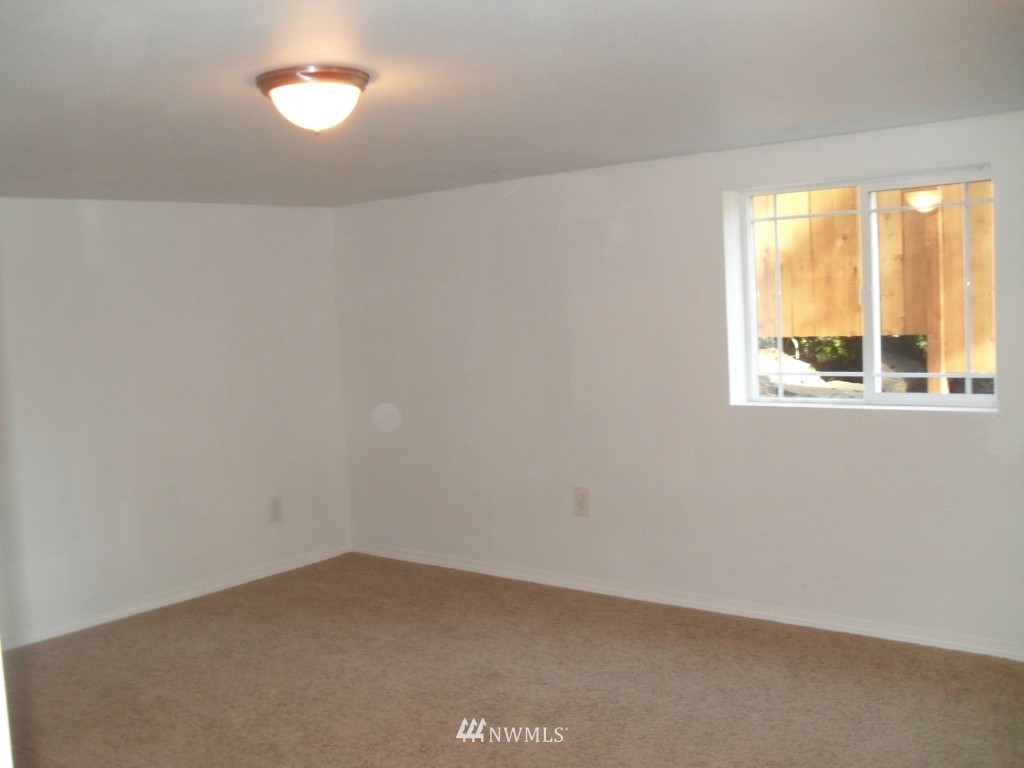 915 228th Street Southeast Bothell, WA 98021 - Photo 11 of 14