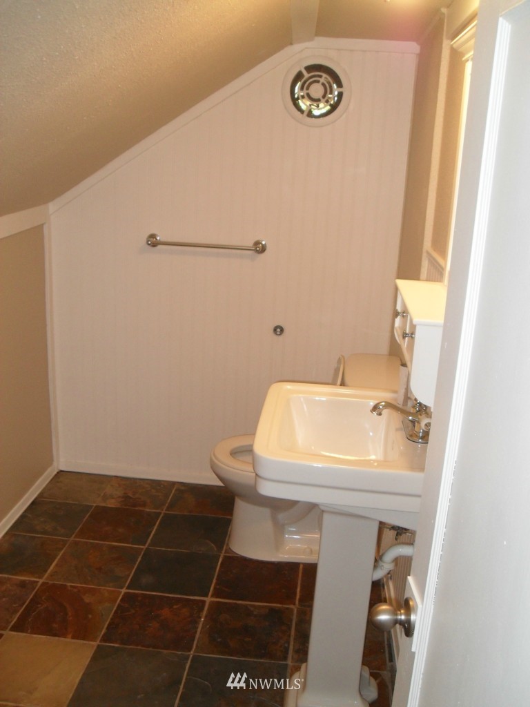 915 228th Street Southeast Bothell, WA 98021 - Photo 12 of 14