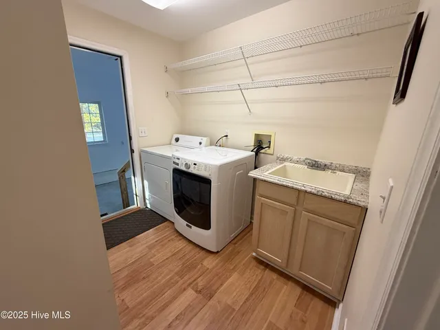 $675,000 | 102 Chestnut Court, Pine Knoll Shores, NC 28512