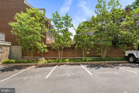 $820,000 | 521 North Washington Street, Unit 101, Alexandria, VA 22314