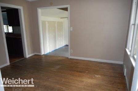 473 South Street Rochester, MI 48307 - Photo 8 of 17 31297813-7.JPG