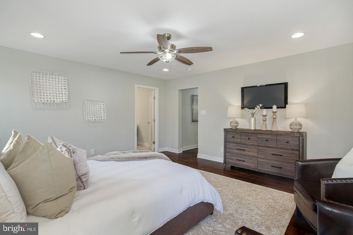 166 Ladderback Lane Devon, PA 19333 - Photo 23 of 39 Master suite