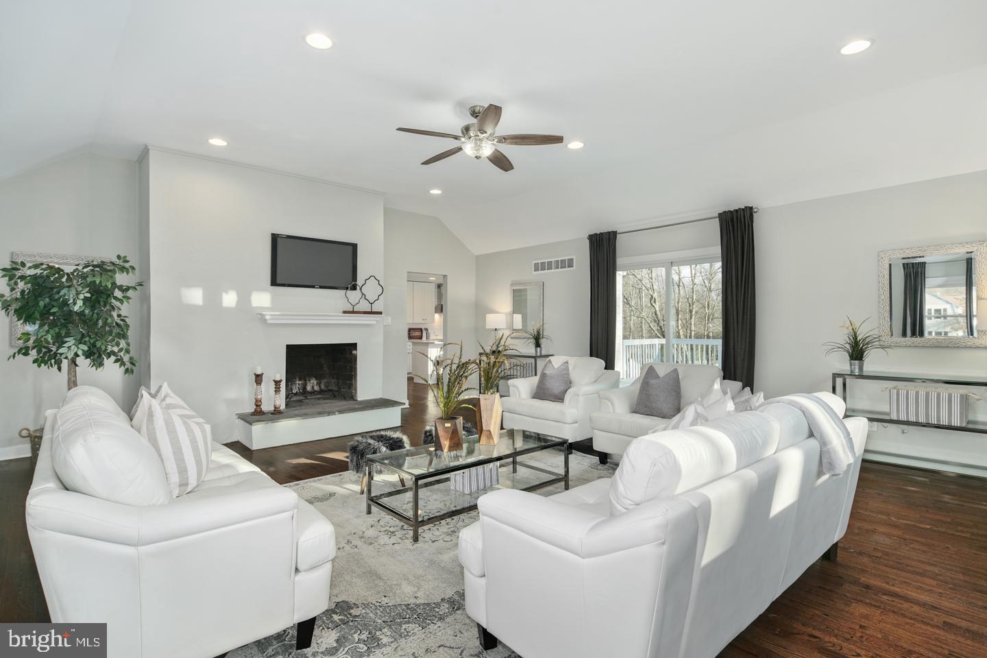 166 Ladderback Lane Devon, PA 19333 - Photo 5 of 39 Living room