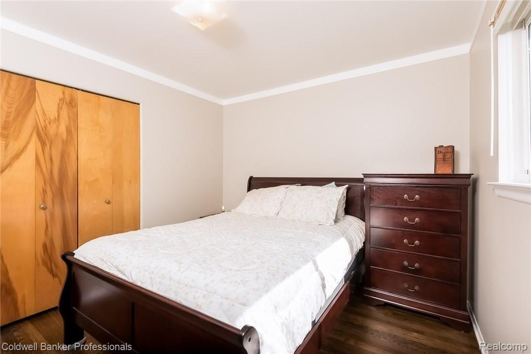 9148 Henry Ruff Road Livonia, MI 48150 - Photo 8 of 27 1009-4322371-medium.jpg