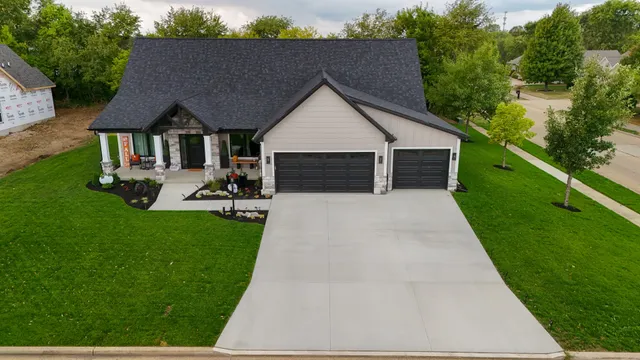 $409,900 | 1905 South Stone Creek Boulevard, Urbana, IL 61802