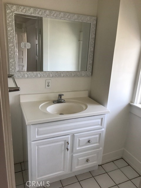 1624 South Gramercy Place Los Angeles, CA 90019 - Photo 11 of 20 a bathroom with a sink vanity and mirror