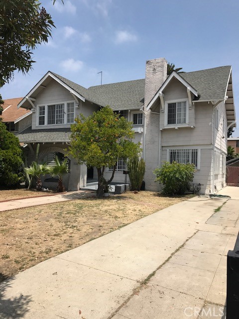 1624 South Gramercy Place Los Angeles, CA 90019 - Photo 2 of 20 a view of a house with a yard