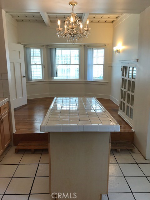 1624 South Gramercy Place Los Angeles, CA 90019 - Photo 8 of 20 a view of kitchen and window