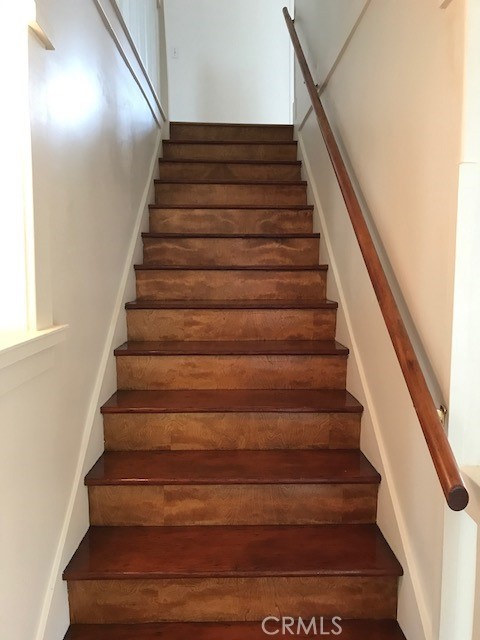 1624 South Gramercy Place Los Angeles, CA 90019 - Photo 10 of 20 a view of entryway