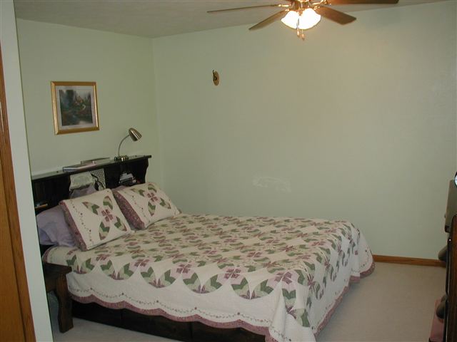 3815 West Lancer Road Peoria, IL 61615 - Photo 5 of 11 Gallery Image 5