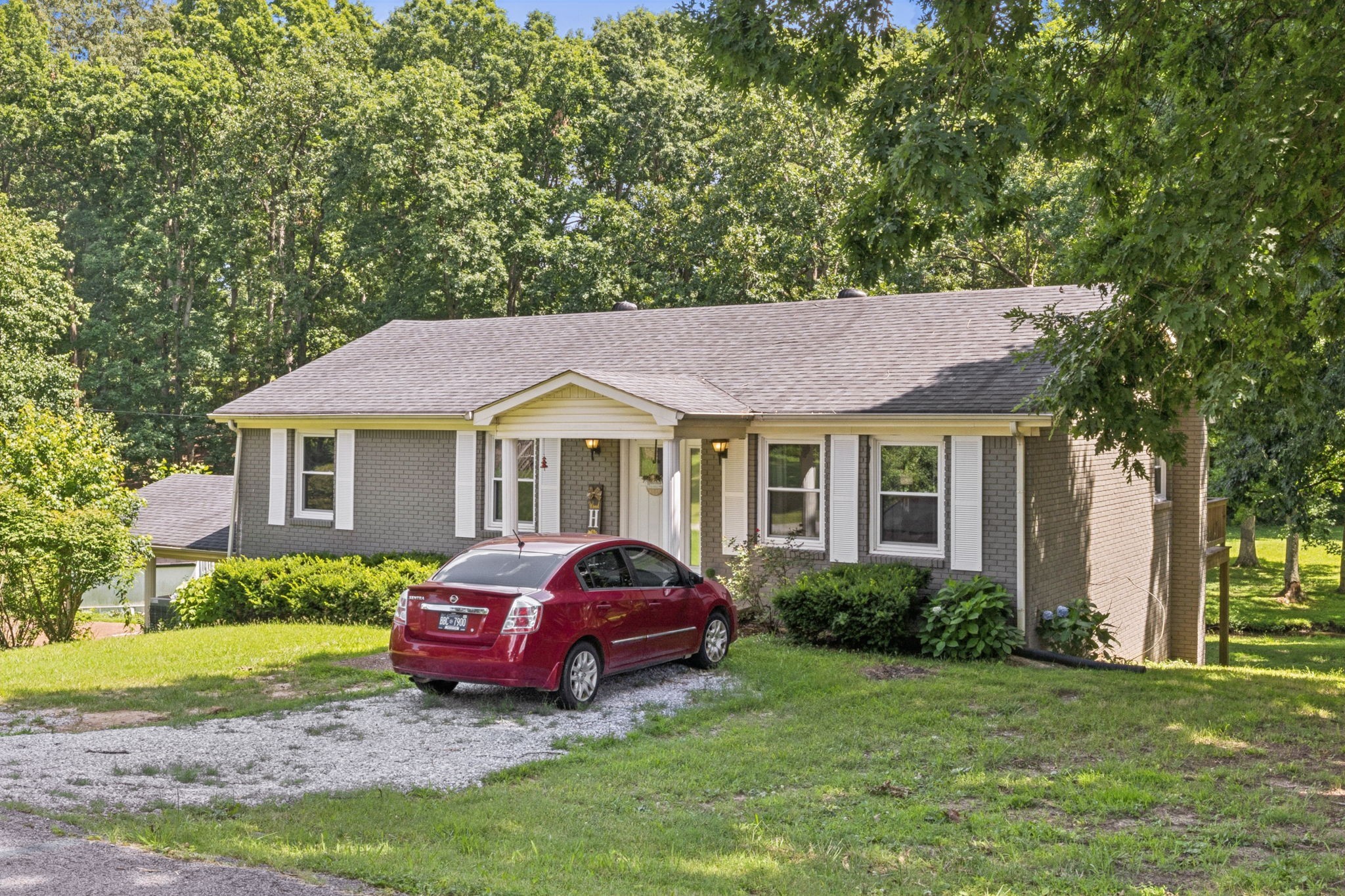 630 Lakeview Court Tennessee Ridge, TN 37178 - Photo 3 of 76