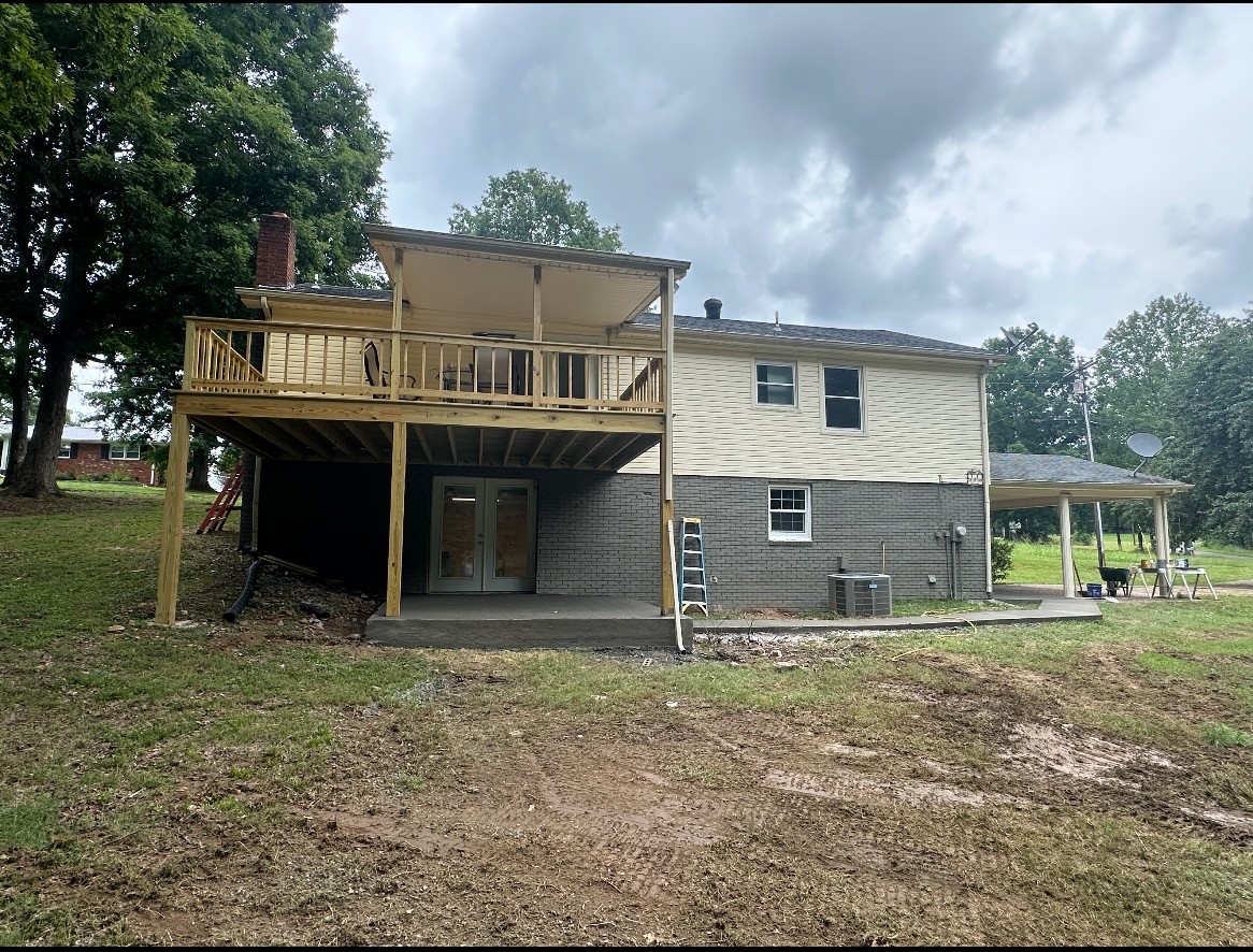 630 Lakeview Court Tennessee Ridge, TN 37178 - Photo 74 of 76 a view of a house with a yard and large tree