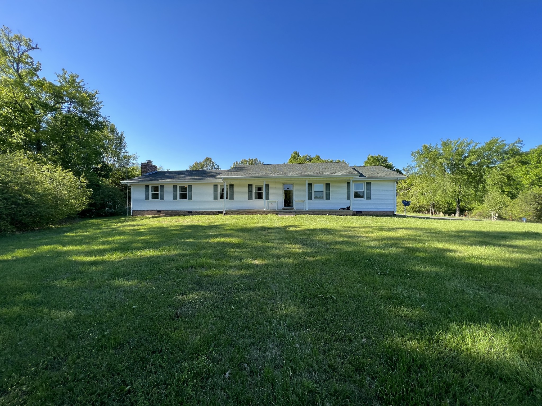 810 Rabbit Branch Road Shelbyville, TN 37160 - Photo 2 of 17 a view of a house with a big yard