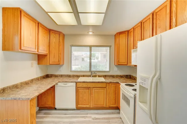 $2,000 | 9053 Marble Drive, Las Vegas, NV 89134