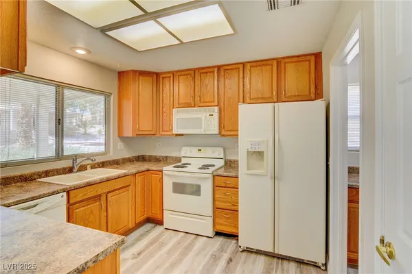 $2,000 | 9053 Marble Drive, Las Vegas, NV 89134