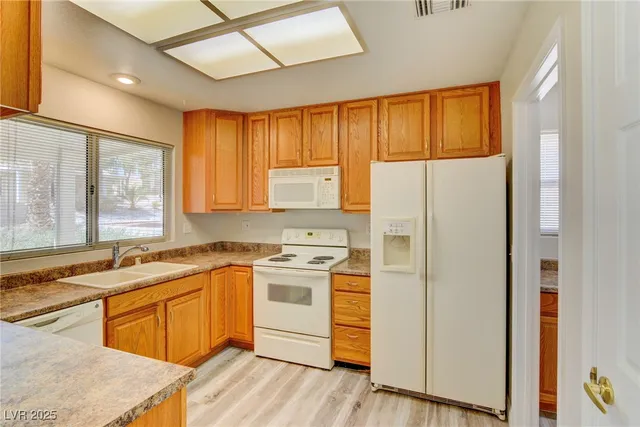 $2,000 | 9053 Marble Drive, Las Vegas, NV 89134