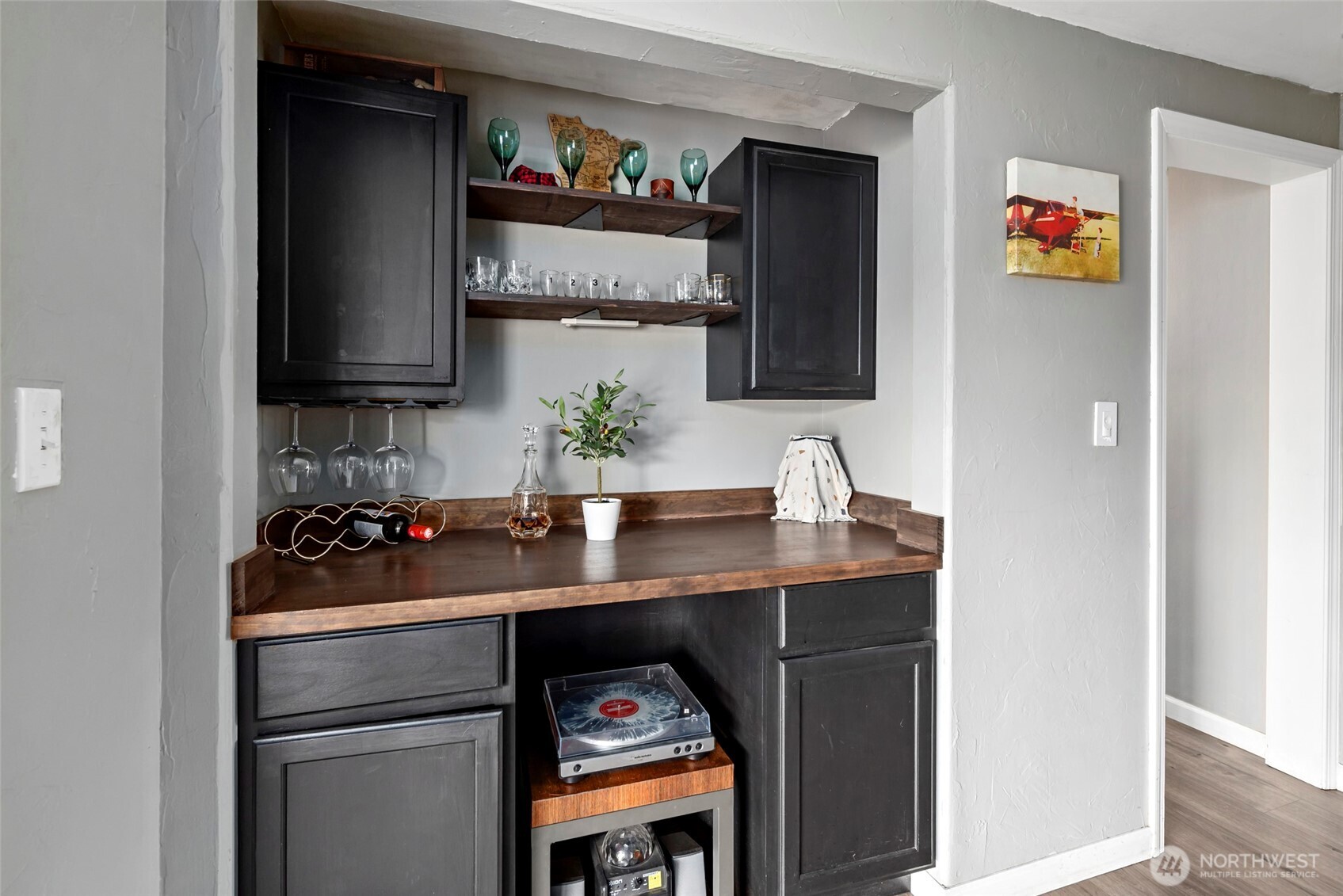 541 Southeast 5th Avenue Oak Harbor, WA 98277 - Photo 14 of 35 a room with a sink and cabinets