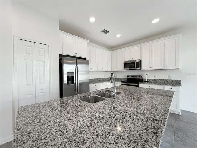 $2,100 | 3023 Adams Cross Drive, Zephyrhills, FL 33540