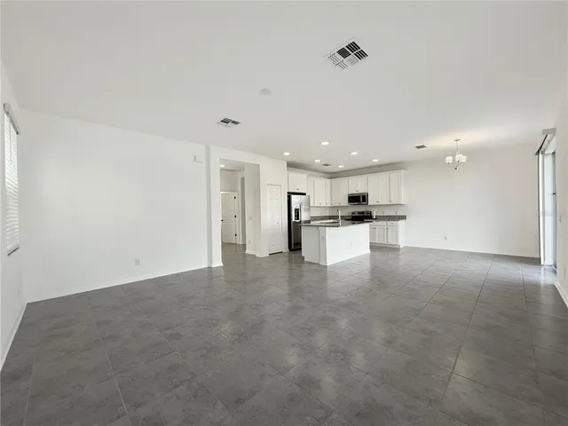 $2,100 | 3023 Adams Cross Drive, Zephyrhills, FL 33540