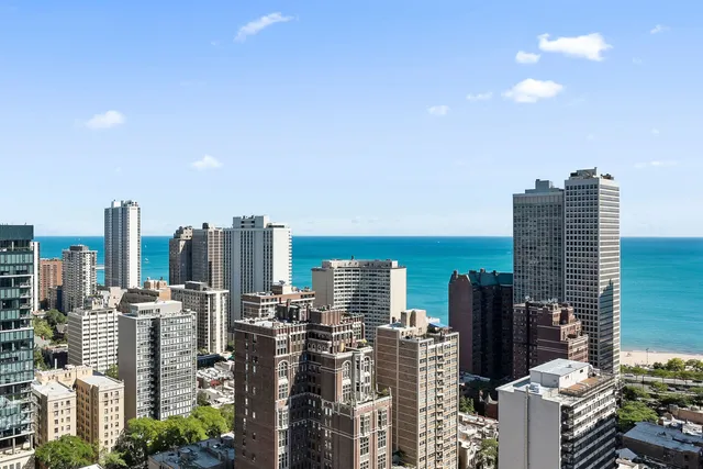 $2,900 | 1030 North State Street, Unit 27C, Chicago, IL 60610