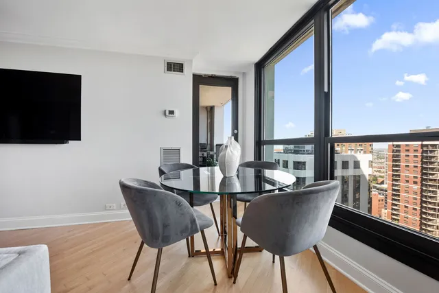 $2,900 | 1030 North State Street, Unit 27C, Chicago, IL 60610
