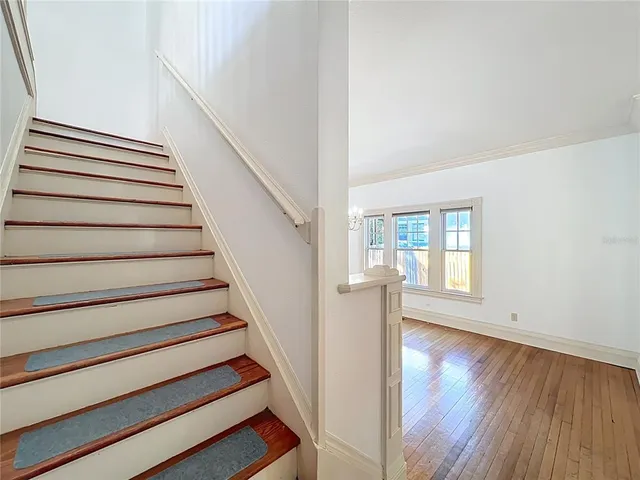 a view of yard with green space