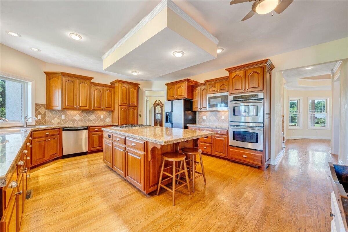 625 Frontier Way Fincastle, VA 24090 - Photo 17 of 105 a kitchen with stainless steel appliances granite countertop a sink a stove and a wooden floors