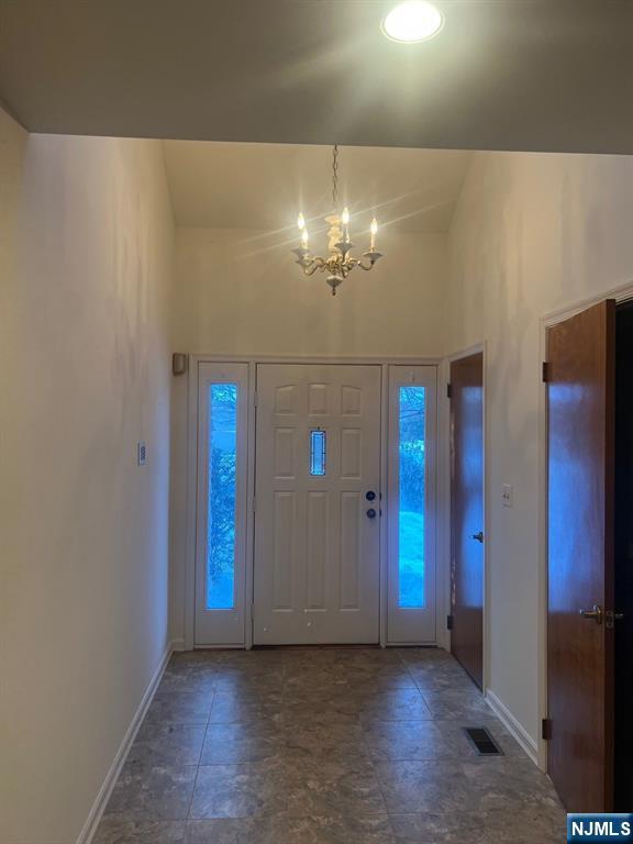 599 Apache Court Mahwah, NJ 07430 - Photo 2 of 19