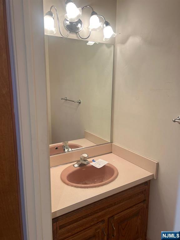 599 Apache Court Mahwah, NJ 07430 - Photo 3 of 19