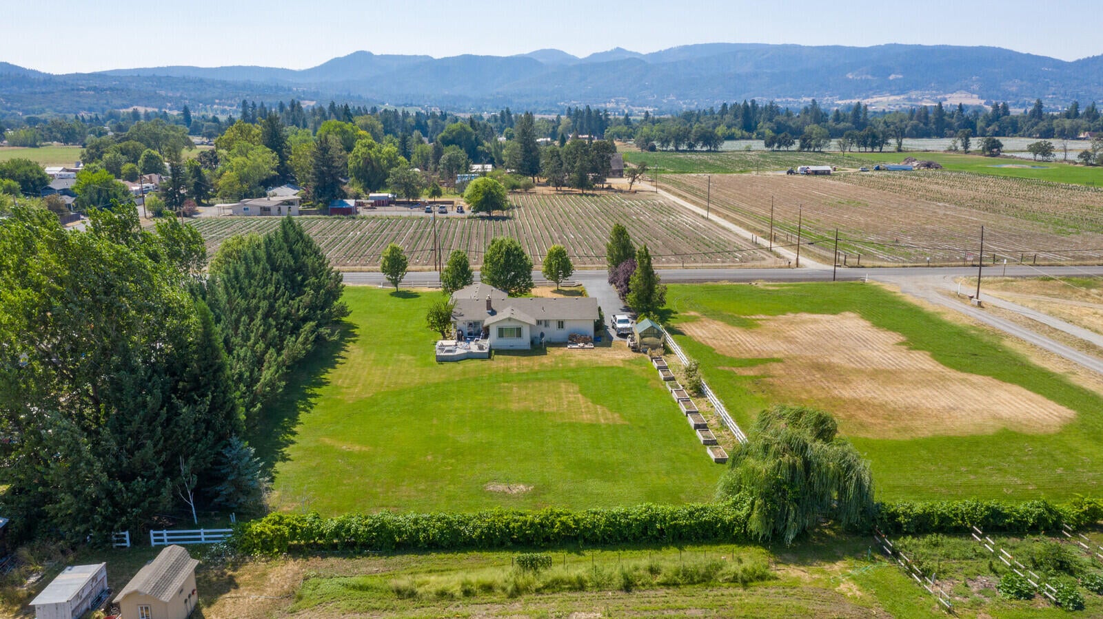 727 Oak Grove Road Medford, OR 97501 - Photo 41 of 43 41-Aerial to West Hills