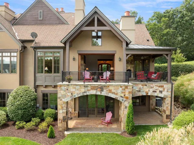 a view of living room and kitchen with furniture