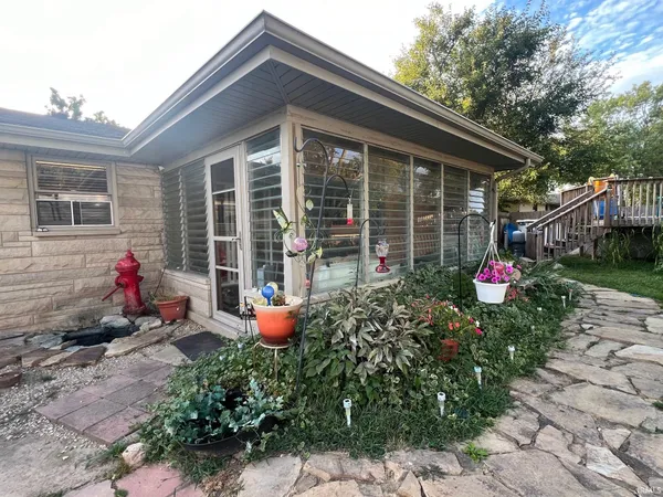 $260,000 | 8000 South Hickory Lane, Daleville, IN 47334