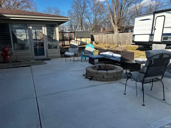 $260,000 | 8000 South Hickory Lane, Daleville, IN 47334